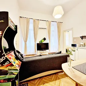 Sega Rally Apartment Free Parking Будапешт